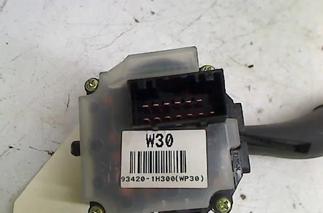 Commande essuie glace Kia CEE'D 3-5 portes (ED) 1.6 crdi 115 (2006-2012) occasion