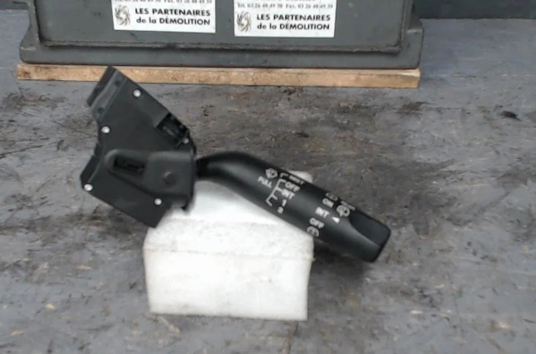 Commande essuie glace MAZDA 2 1  2 1 occasion