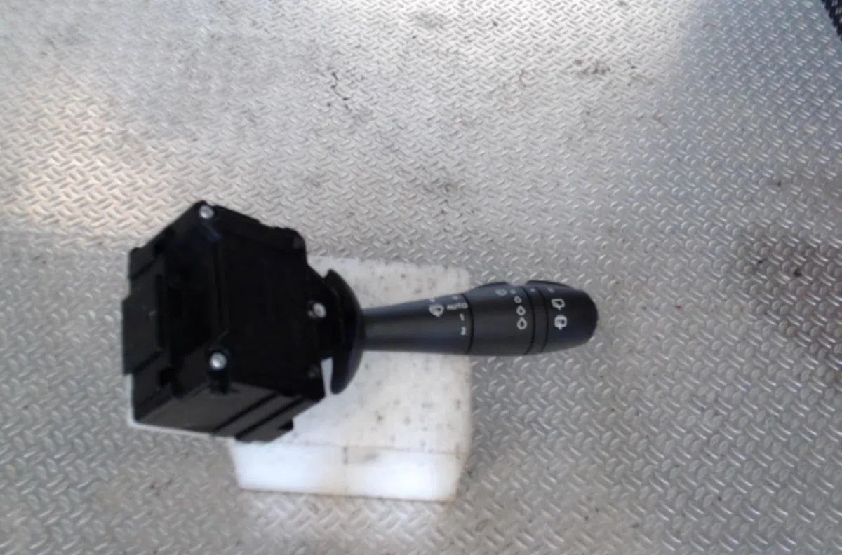 Commande essuie glace NISSAN NV300  0 occasion