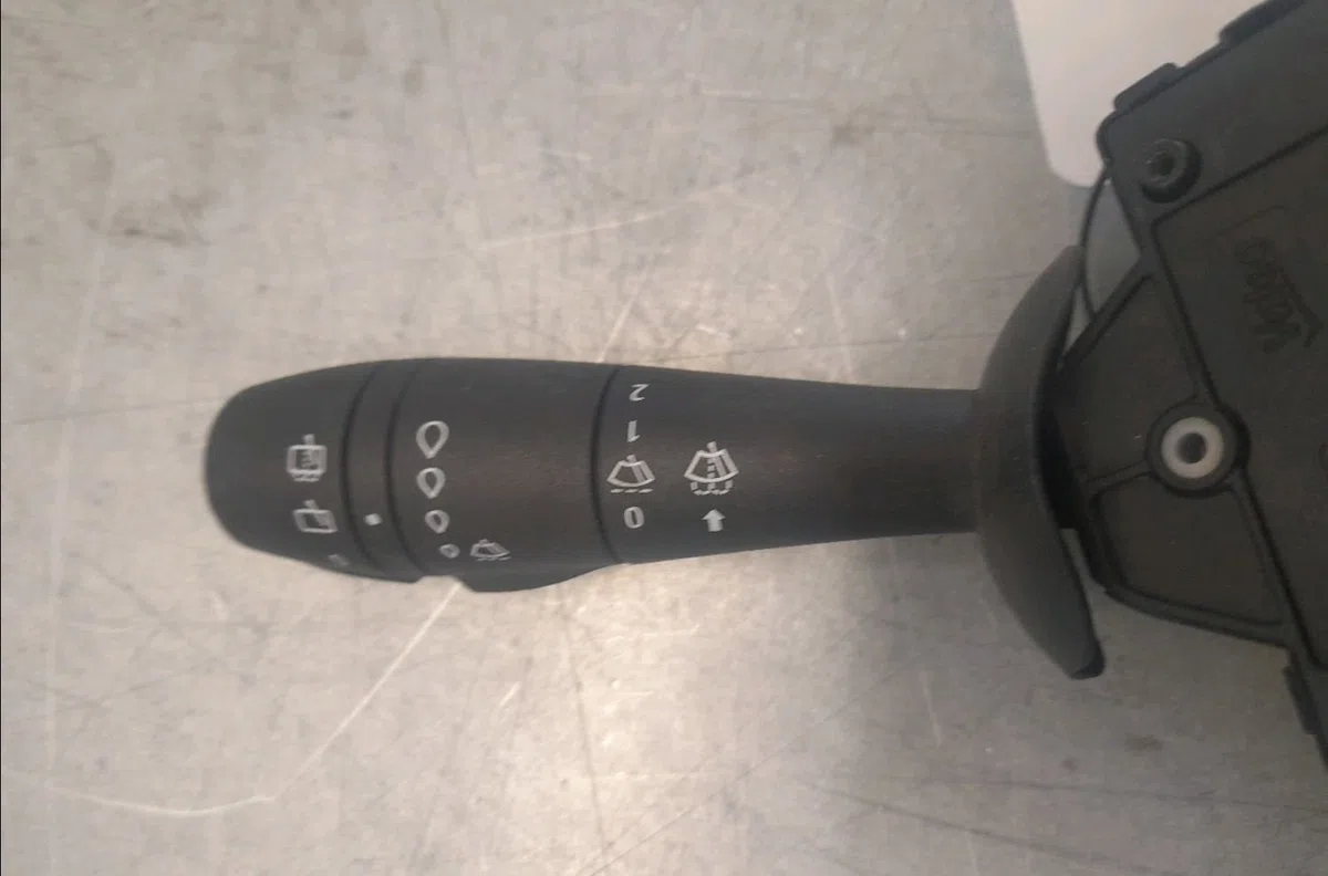 Commande essuie glace Renault CAPTUR I (J5_, H5_) 1.5 dci 90 (2013) 5 portes occasion