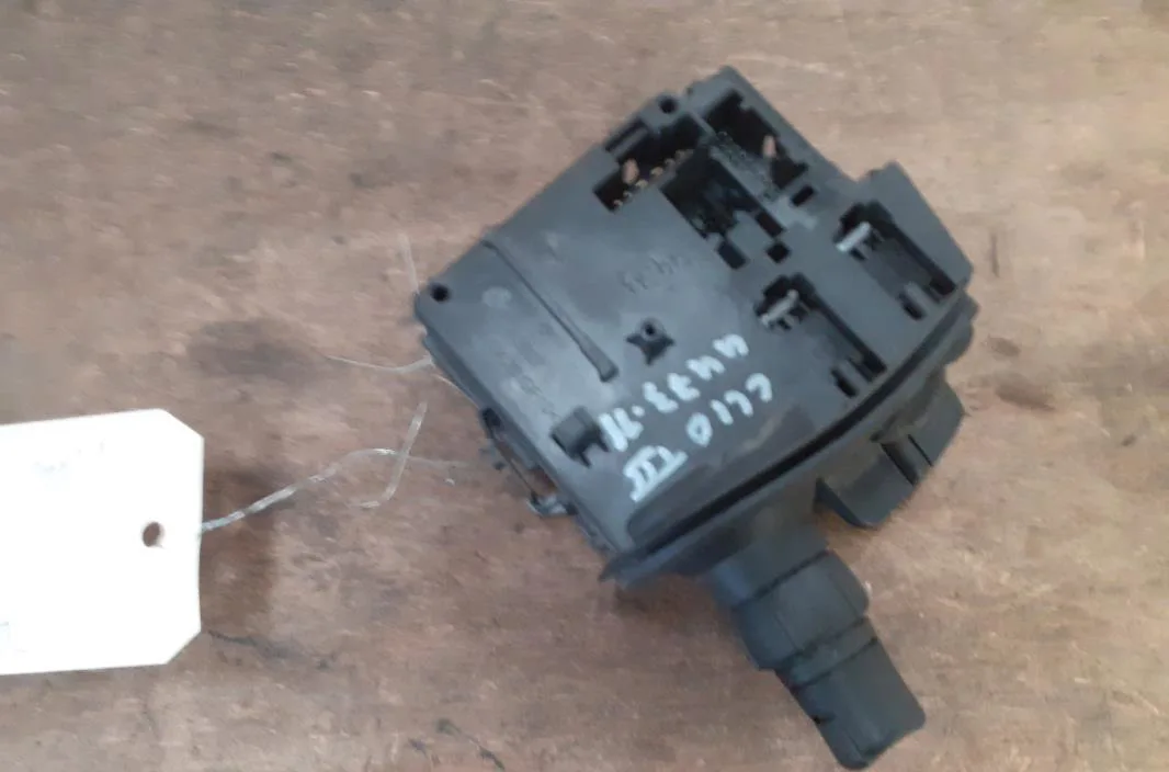 Commande essuie glace Renault CLIO III (BR0-1, CR0-1) 1.5 dci (2010-2014) 3 portes occasion