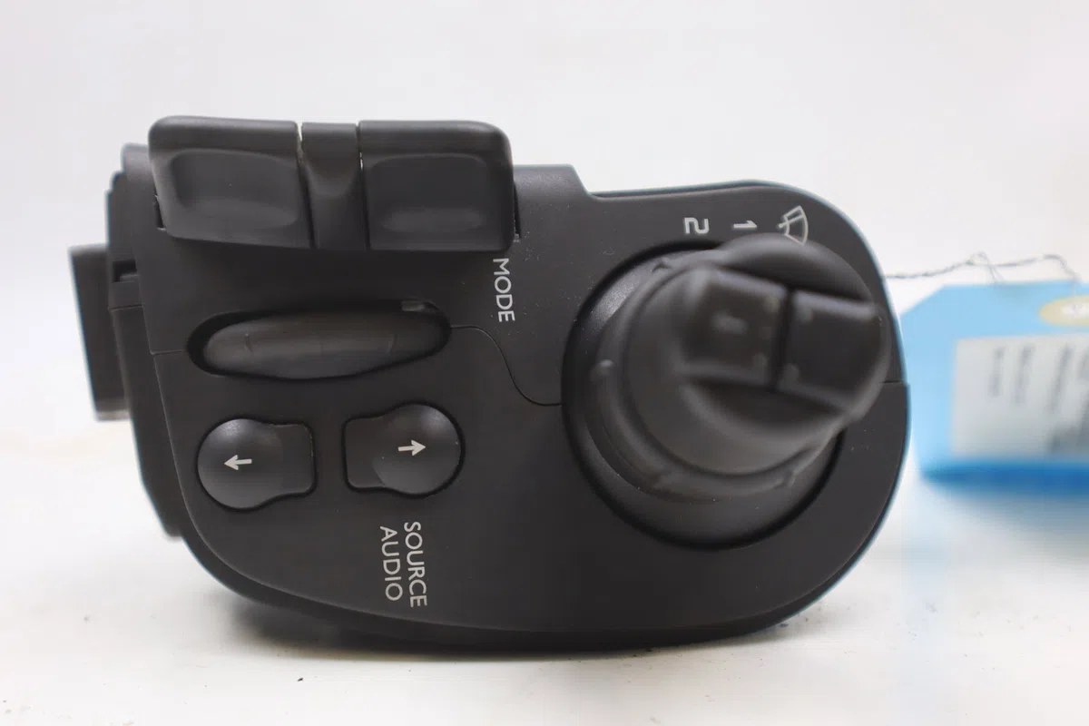 Commande essuie glace Renault CLIO III (BR0-1, CR0-1) 1.5 dci (br0h, cr0h, cr1s, br1s) (2005-2014) 3 portes occasion