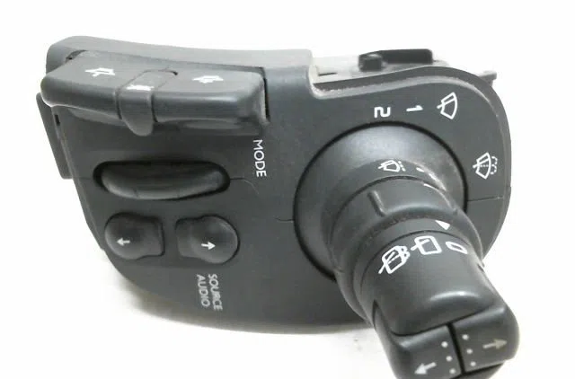 Commande essuie glace Renault CLIO III (BR0-1, CR0-1) 1.5 dci (c-br0g, c-br1g) (2005-2012) 5 portes occasion