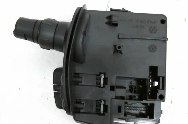 Commande essuie glace Renault CLIO III (BR0-1, CR0-1) 1.5 dci (c-br0g, c-br1g) (2005-2012) 5 portes occasion