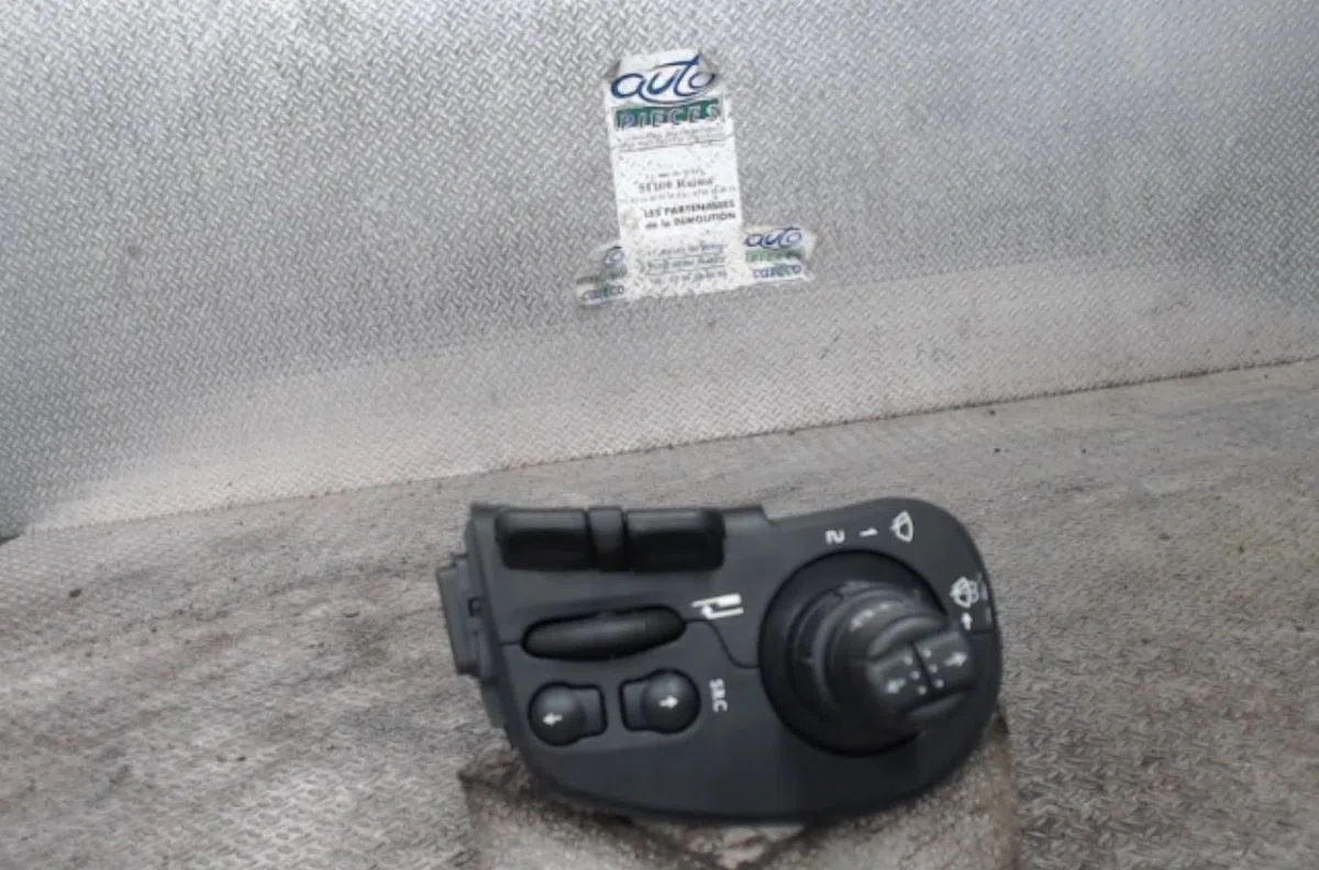 Commande essuie glace Renault GRAND SCÉNIC II (JM0-1_) 1.5 dci (jm1e) (2005-2009) 5 portes occasion