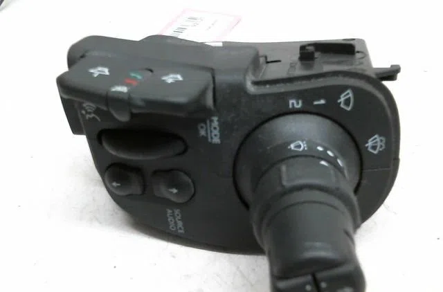 Commande essuie glace Renault KANGOO Express (FW0-1_) 1.5 dci 90 (fw0g, fw05, fw08, fw11) (2009) 4 portes occasion