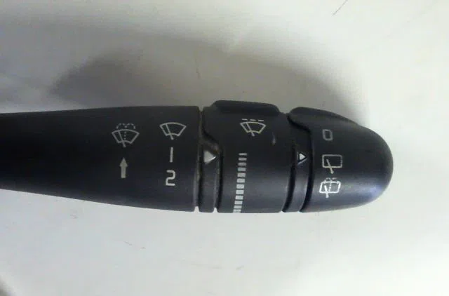 Commande essuie glace RENAULT LAGUNA 1994 occasion