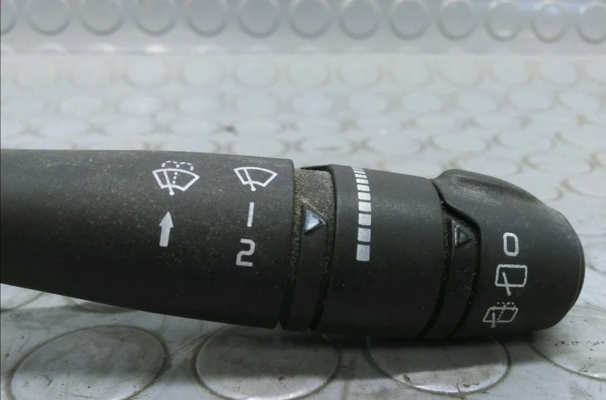 Commande essuie glace Renault LAGUNA I (B56_, 556_) 2.0 (b56c-h-n) (1993-2001) occasion