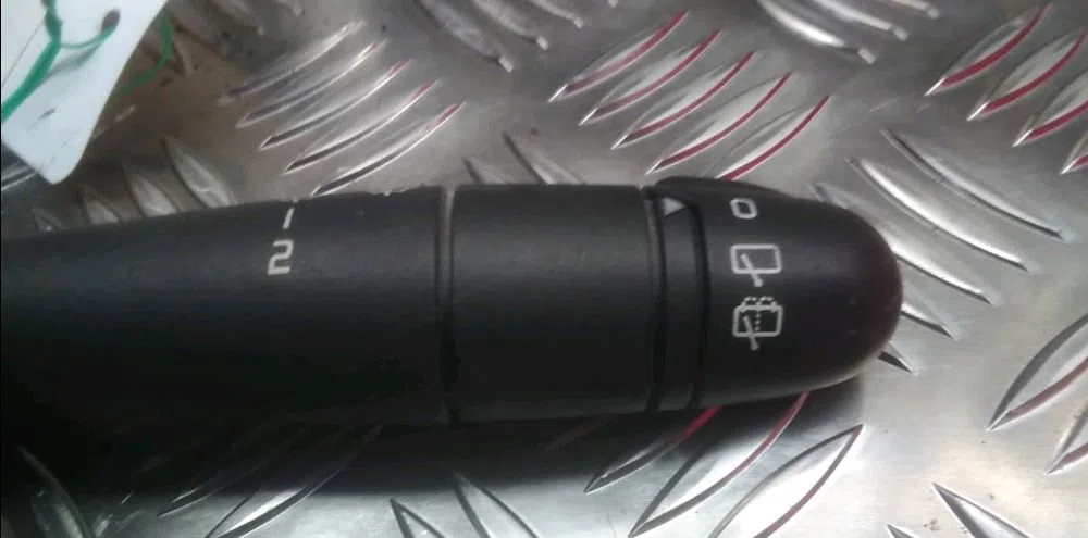 Commande essuie glace Renault MEGANE I (BA0-1_) 1.4 e (ba0e, ba0v) (1996-2003) occasion
