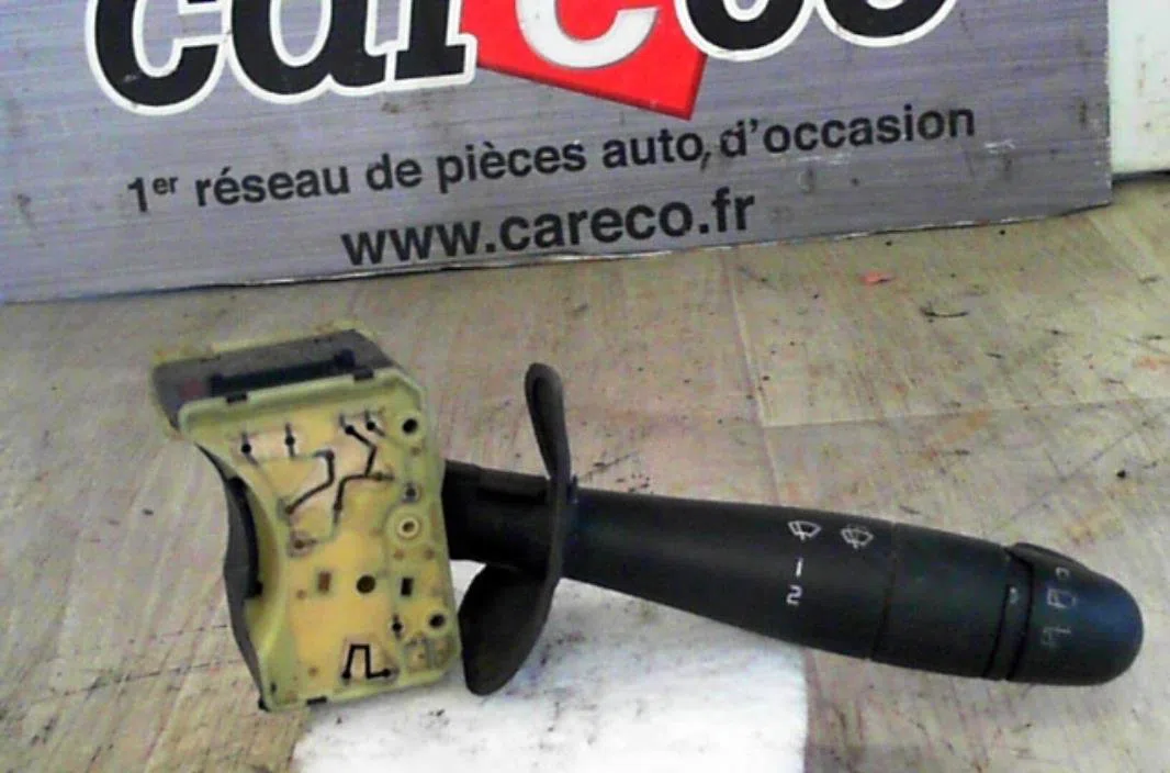 Commande essuie glace Renault MEGANE I Break (KA0-1_) 1.4 e (ka0v) (1999-2003) occasion