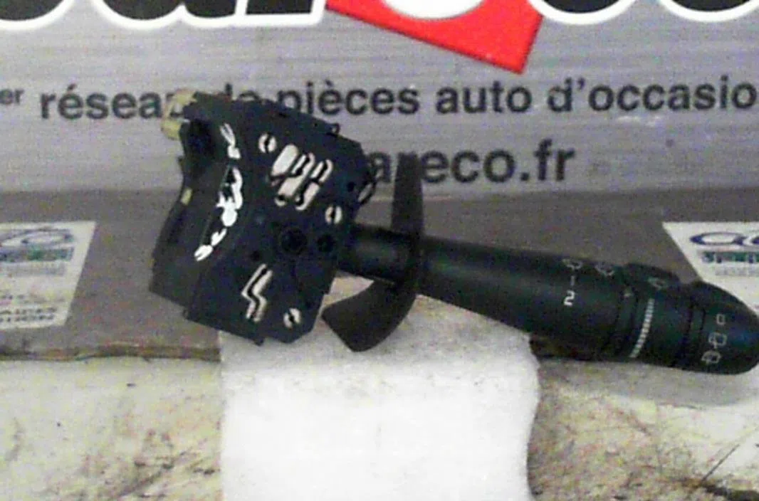 Commande essuie glace Renault MEGANE Scenic (JA0-1_) 1.6 e (ja0f) (1996-1999) occasion