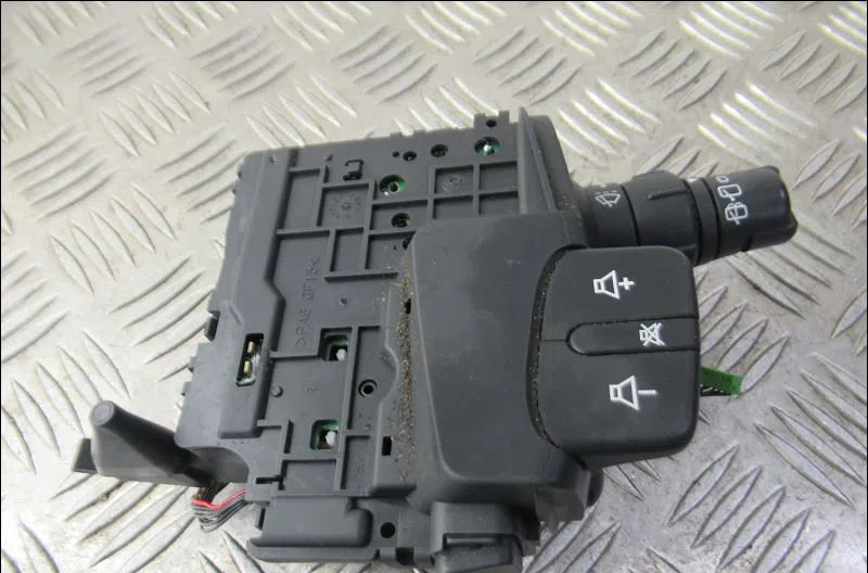 Commande essuie glace Renault SCÉNIC II (JM0-1_) 1.5 dci (jm1e, jm16) (2005-2008) 5 portes occasion