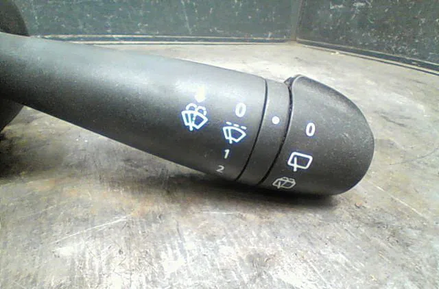 Commande essuie glace Renault TWINGO III (BCM_, BCA_) 1.0 sce 70 (2014) 5 portes occasion