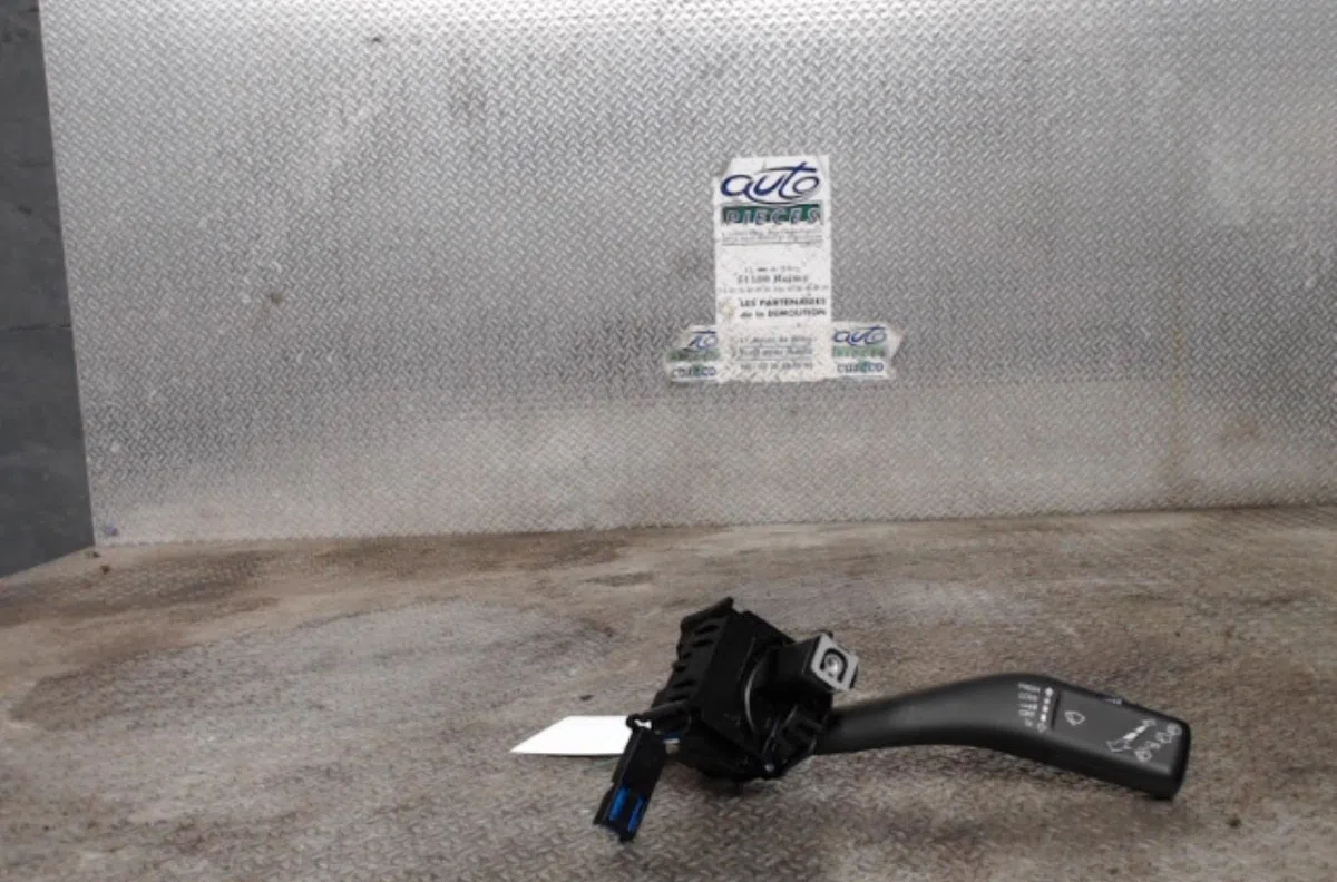 Commande essuie glace Seat ALTEA XL (5P5, 5P8) 1.9 tdi (2006-2010) 5 portes occasion