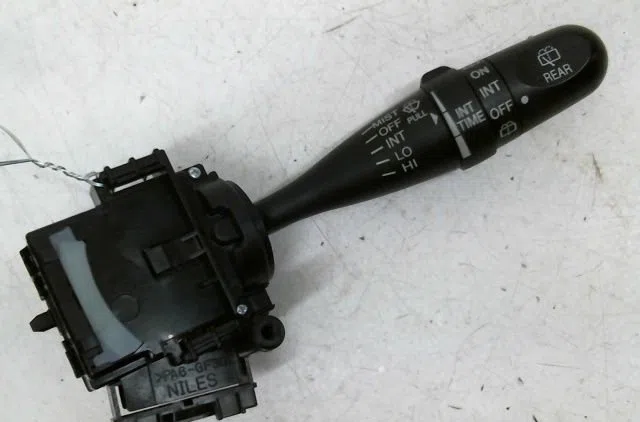 Commande essuie glace Suzuki SWIFT III (MZ, EZ) 1.3 ddis (rs 413d) (2005) occasion