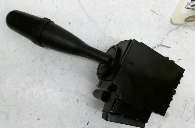 Commande essuie glace Suzuki SWIFT III (MZ, EZ) 1.3 ddis (rs 413d) (2005) occasion