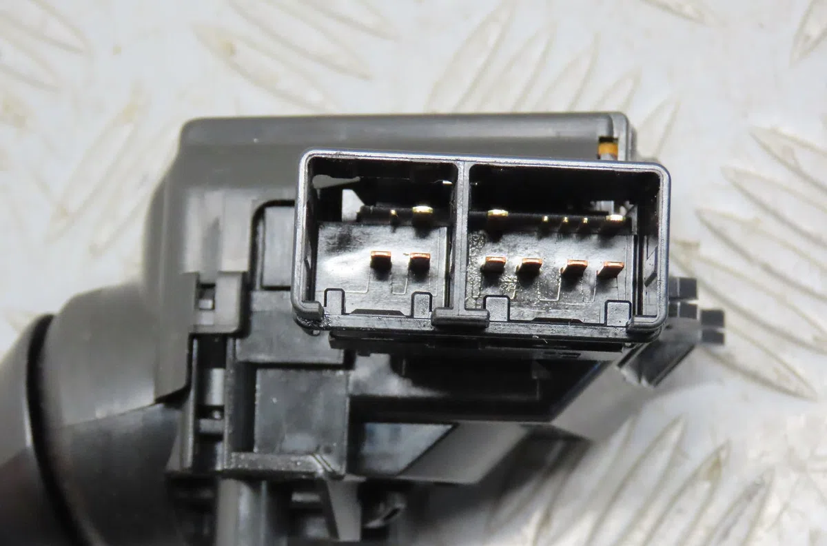 Commande essuie glace Toyota AURIS (_E15_) 1.4 d-4d (nde150_) (2007-2012) 3 portes occasion