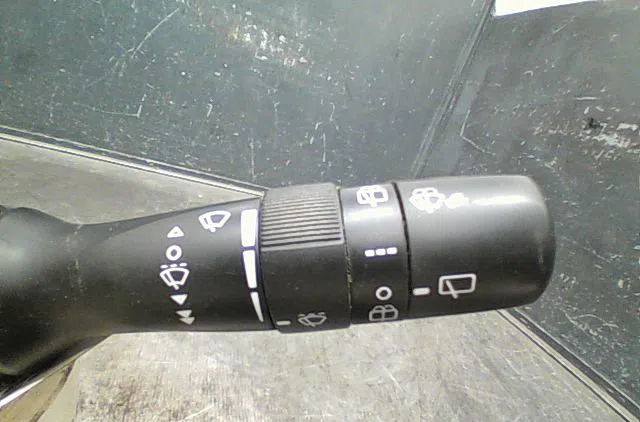 Commande essuie glace Toyota AURIS (_E15_) 2.0 d-4d (ade150_) (2006-2012) occasion