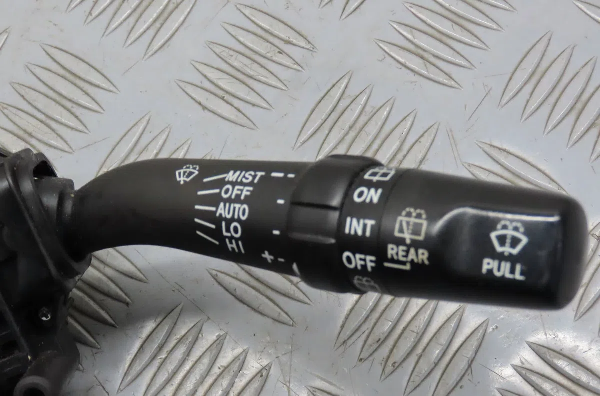 Commande essuie glace Toyota AVENSIS Break (_T25_) 2.0 d-4d (adt250_) (2006-2008) occasion