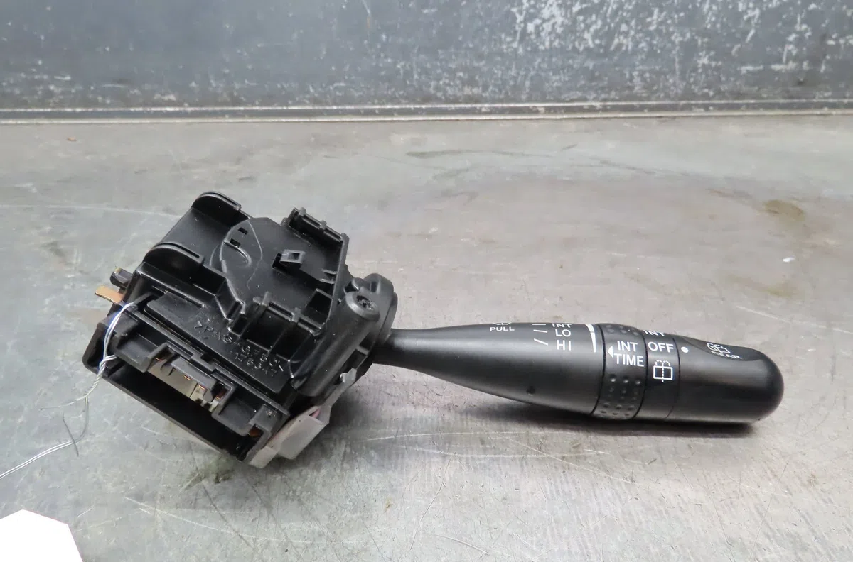Commande essuie glace Toyota COROLLA (_E12_) 1.6 vvt-i (zze121_) (2002-2006) occasion