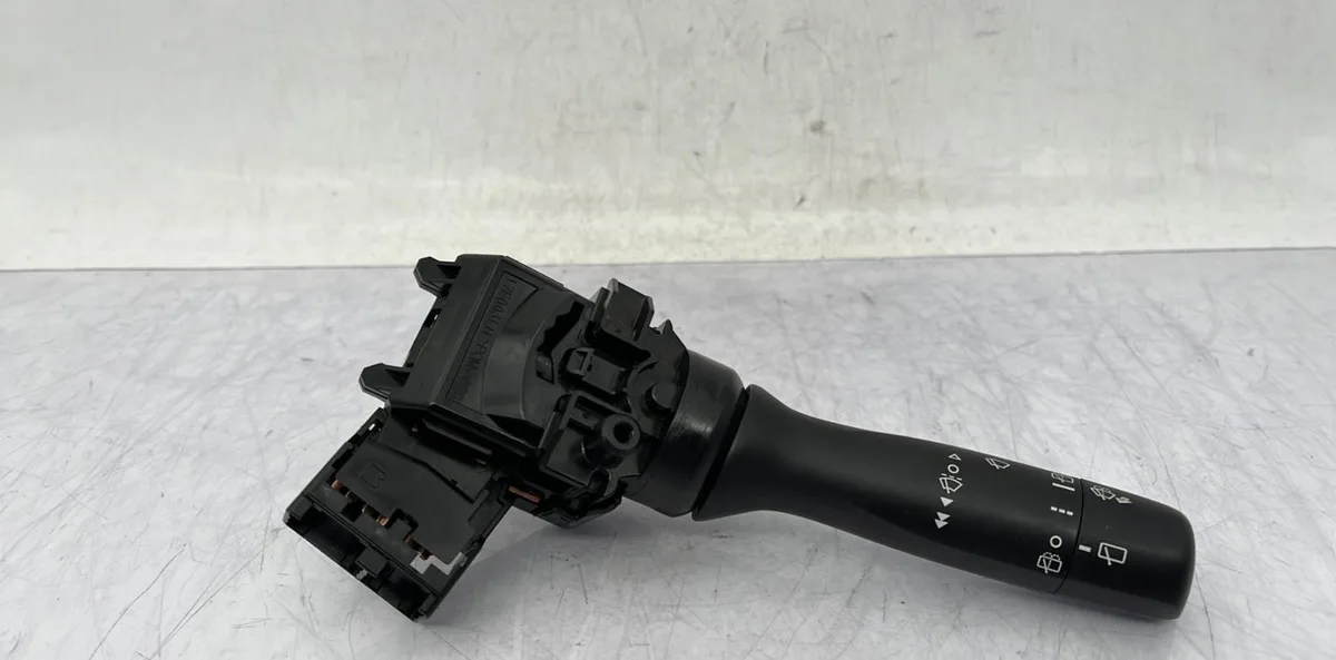 Commande essuie glace TOYOTA YARIS 3 PHASE 2 occasion