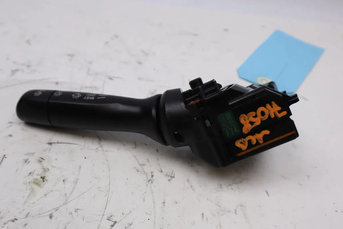 Commande essuie glace TOYOTA YARIS II  1.4 D-4D occasion