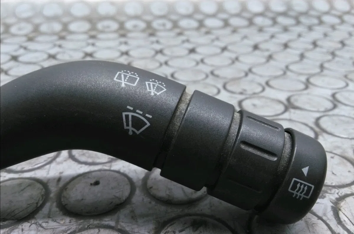 Commande essuie glace Volkswagen FOX 3-5 portes (5Z1, 5Z3, 5Z4) 1.4 tdi (2005-2009) occasion
