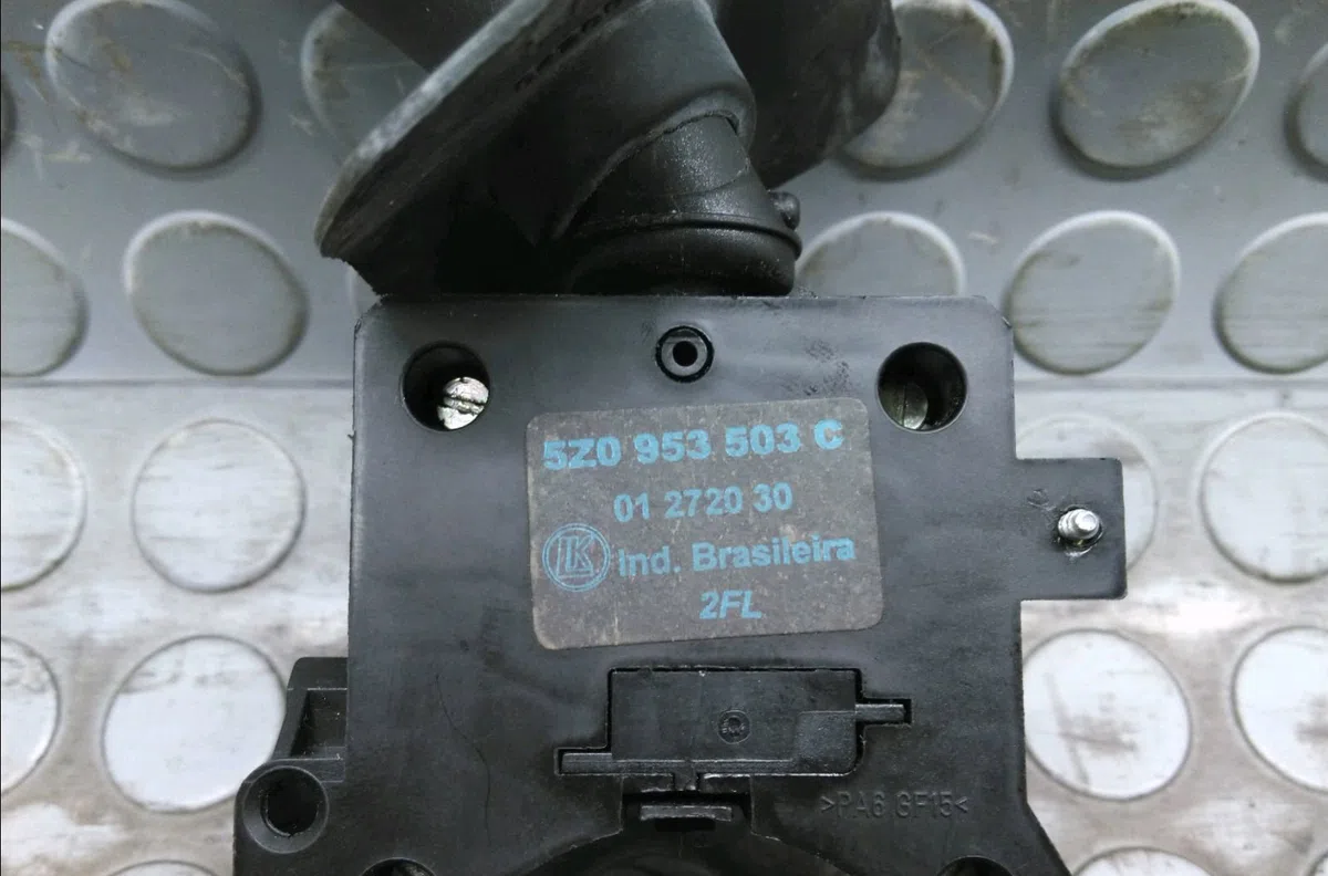 Commande essuie glace Volkswagen FOX 3-5 portes (5Z1, 5Z3, 5Z4) 1.4 tdi (2005-2009) occasion