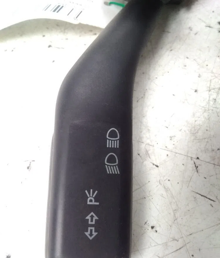 Commande essuie glace VOLKSWAGEN GOLF V 2004 occasion