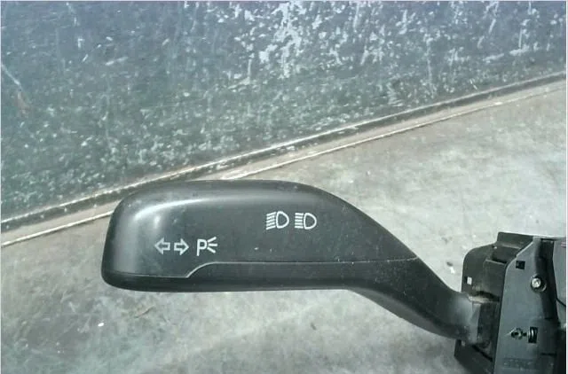 Commande essuie glace Volkswagen POLO (9N_, 9A_) 1.9 sdi (2001-2009) occasion