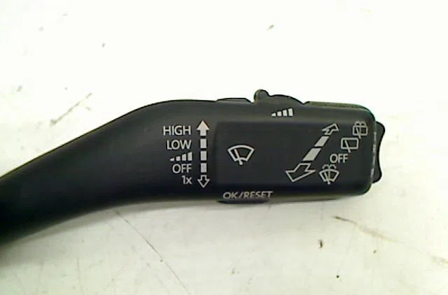 Commande essuie glace Volkswagen TOURAN (1T1, 1T2) 1.9 tdi (2003-2004) 5 portes occasion