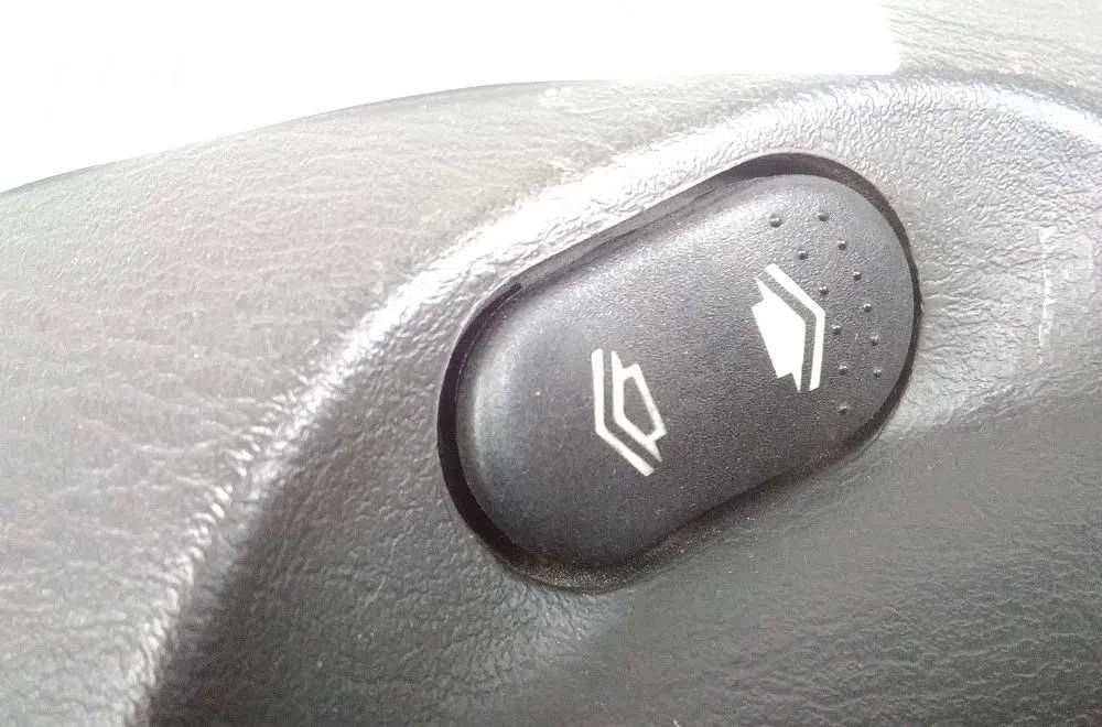 Commande leve-glace porte arrière droite FORD FOCUS I 2001 occasion
