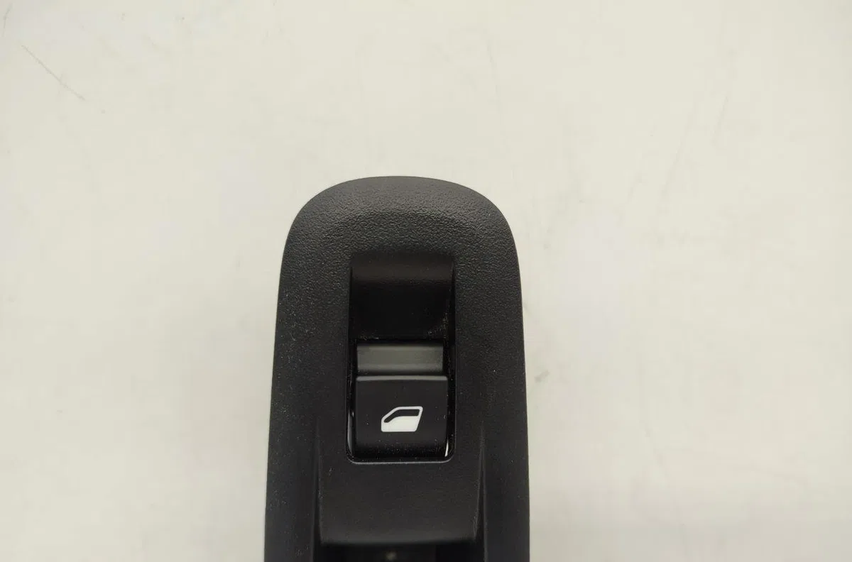Commande leve-glace porte arrière droite PEUGEOT 308 2 SW PHASE 2 BREAK occasion — photo 4