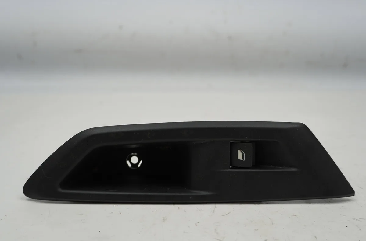 Commande leve-glace porte arrière droite Peugeot 308 SW III (FC_, FJ_, FR_, F4_) Puretech 136 (frhpyc) (2023) occasion