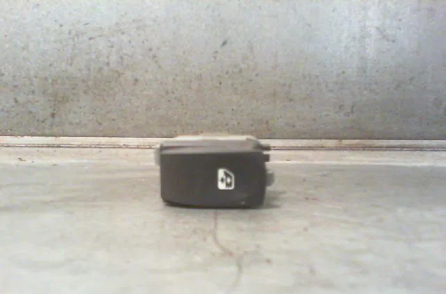 Commande leve-glace porte arrière droite RENAULT CLIO III Phase 1 09-2005--03-2009 occasion