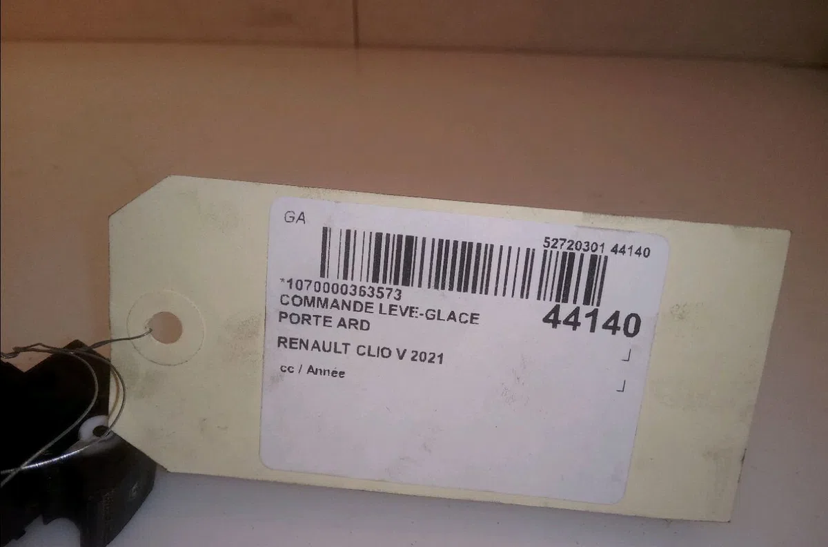 Commande leve-glace porte arrière droite Renault CLIO V (B7_) Tce 90 (b7mt) (2020) occasion