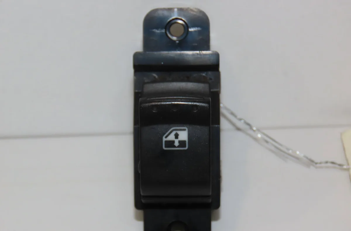 Commande leve-glace porte arrière droite Ssangyong KYRON 2.7 xdi 4x4 (2005) occasion