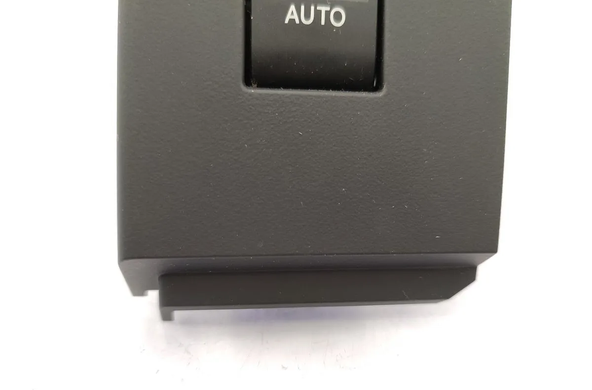 Commande leve-glace porte arrière droite TOYOTA AURIS 2 PHASE 2 occasion
