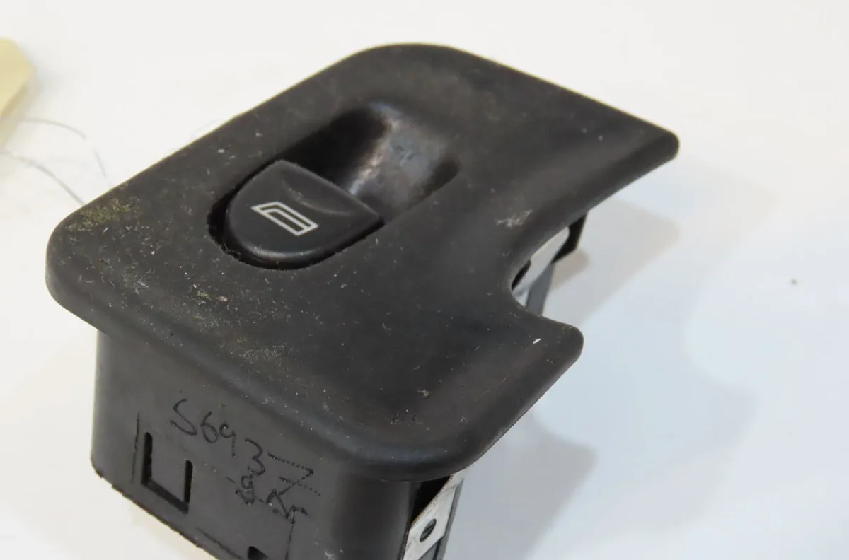 Commande leve-glace porte arrière gauche Alfa romeo 147 (937_) 1.9 jtdm 8v (937.axd1a, 937.axu1a, 937.bxu1a) (2005-2010)