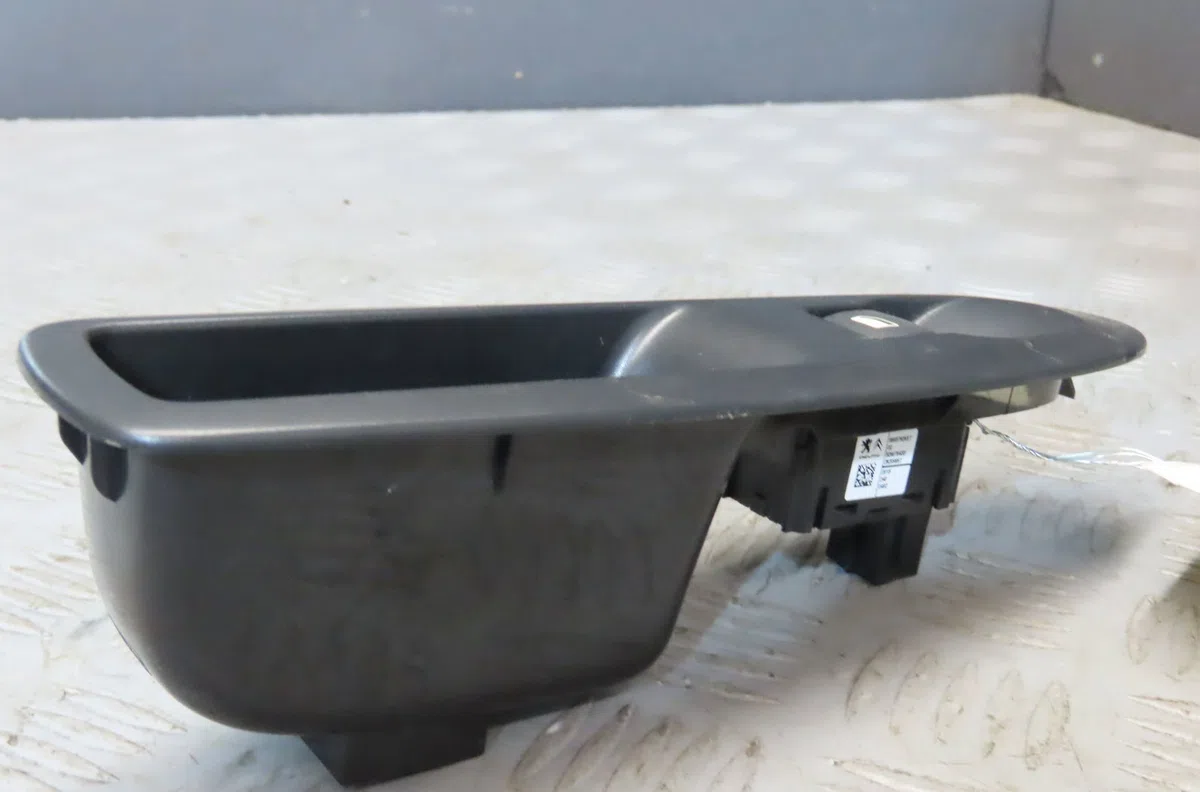 Commande leve-glace porte arrière gauche CITROEN C4 2016 occasion