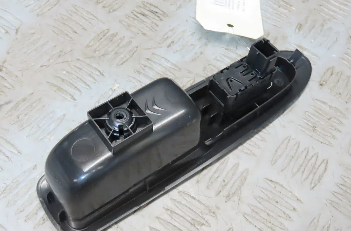 Commande leve-glace porte arrière gauche CITROEN C4 2016 occasion