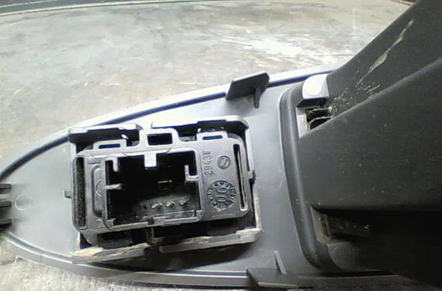 Commande leve-glace porte arrière gauche Fiat CROMA (194_) 1.9 d multijet (194axc1b, 194axc12) (2005-2011) occasion