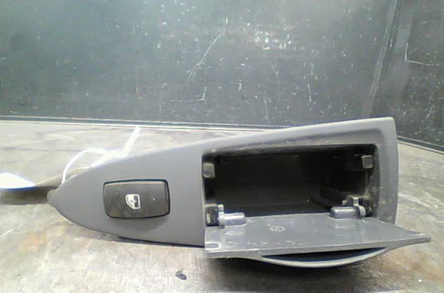 Commande leve-glace porte arrière gauche Fiat CROMA (194_) 1.9 d multijet (194axc1b, 194axc12) (2005-2011) occasion