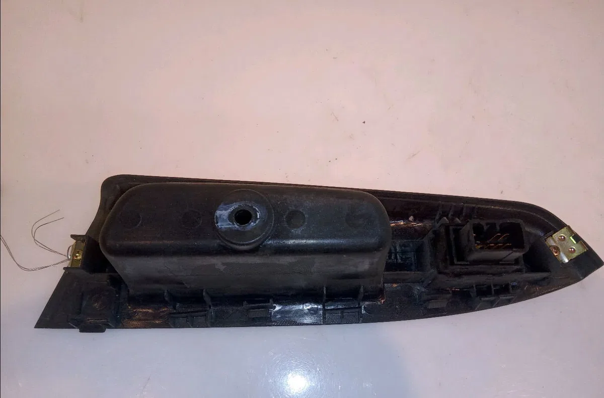 Commande leve-glace porte arrière gauche Hyundai GETZ (TB) 1.5 crdi (2003-2005) 5 portes occasion
