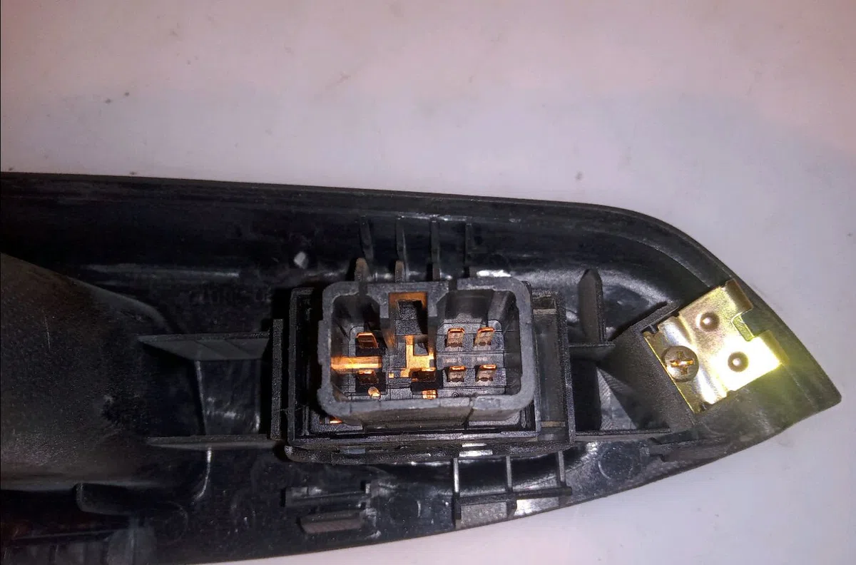 Commande leve-glace porte arrière gauche Hyundai GETZ (TB) 1.5 crdi (2003-2005) 5 portes occasion