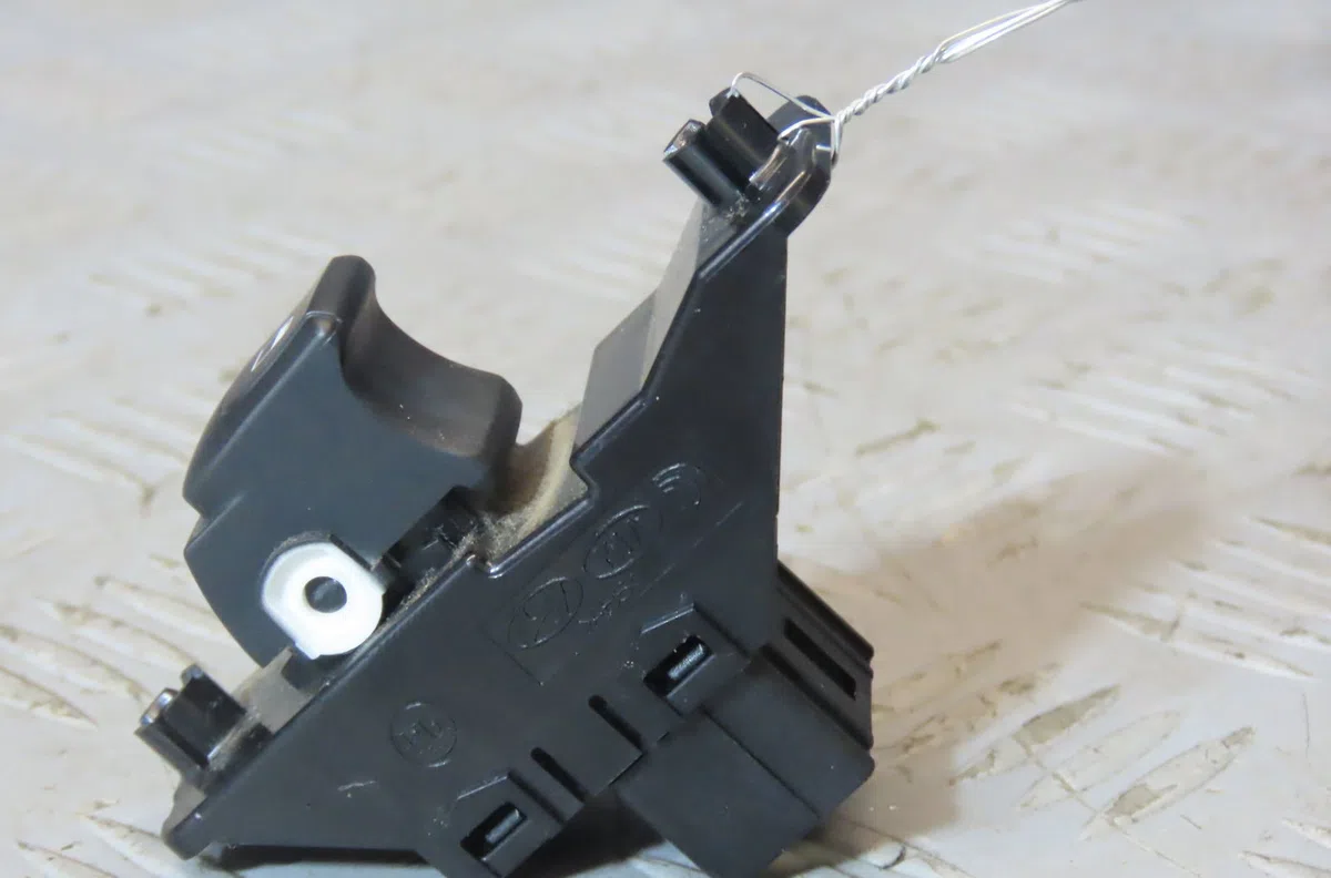Commande leve-glace porte arrière gauche KIA STONIC 2018 occasion
