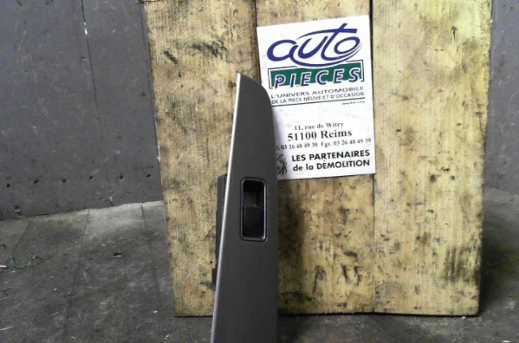 Commande leve-glace porte arrière gauche MAZDA 3 1  3 1 PHASE 2 occasion