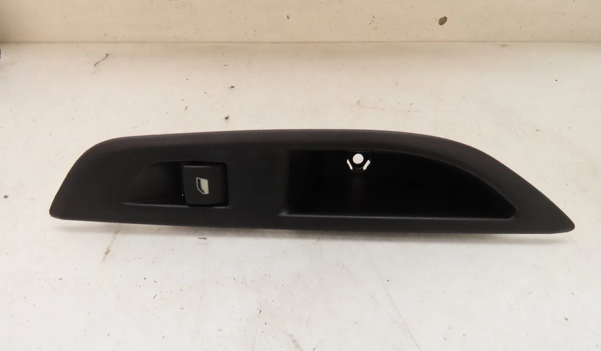 Commande leve-glace porte arrière gauche PEUGEOT 208 2023 occasion