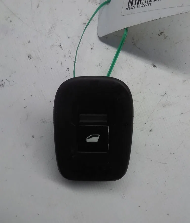 Commande leve-glace porte arrière gauche Peugeot 208 I (CA_, CC_) 1.6 bluehdi 100 (2015) 5 portes occasion