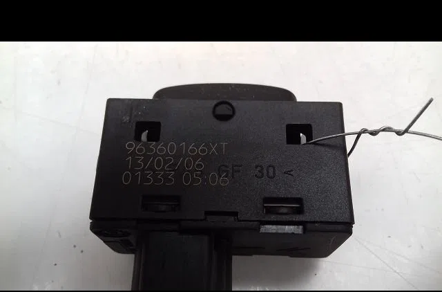 Commande leve-glace porte arrière gauche Peugeot 307 (3A-C) 1.6 16v (2000-2007) 5 portes occasion